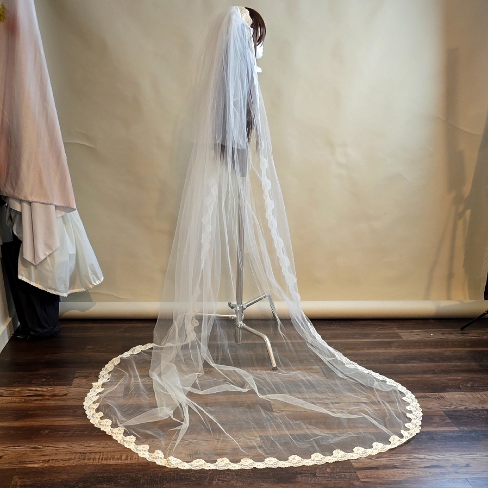 Bridal Originals White Lace Veil, Vintage very long